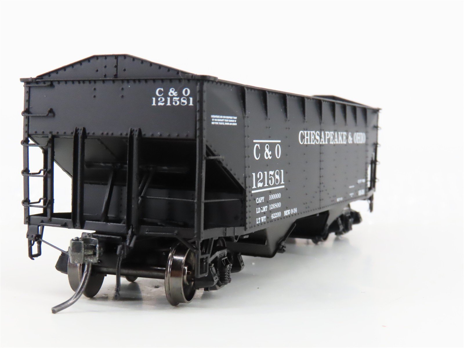 HO Scale InterMountain 47167-08* C&O Chesapeake & Ohio 2-Bay Open Hopper #121581
