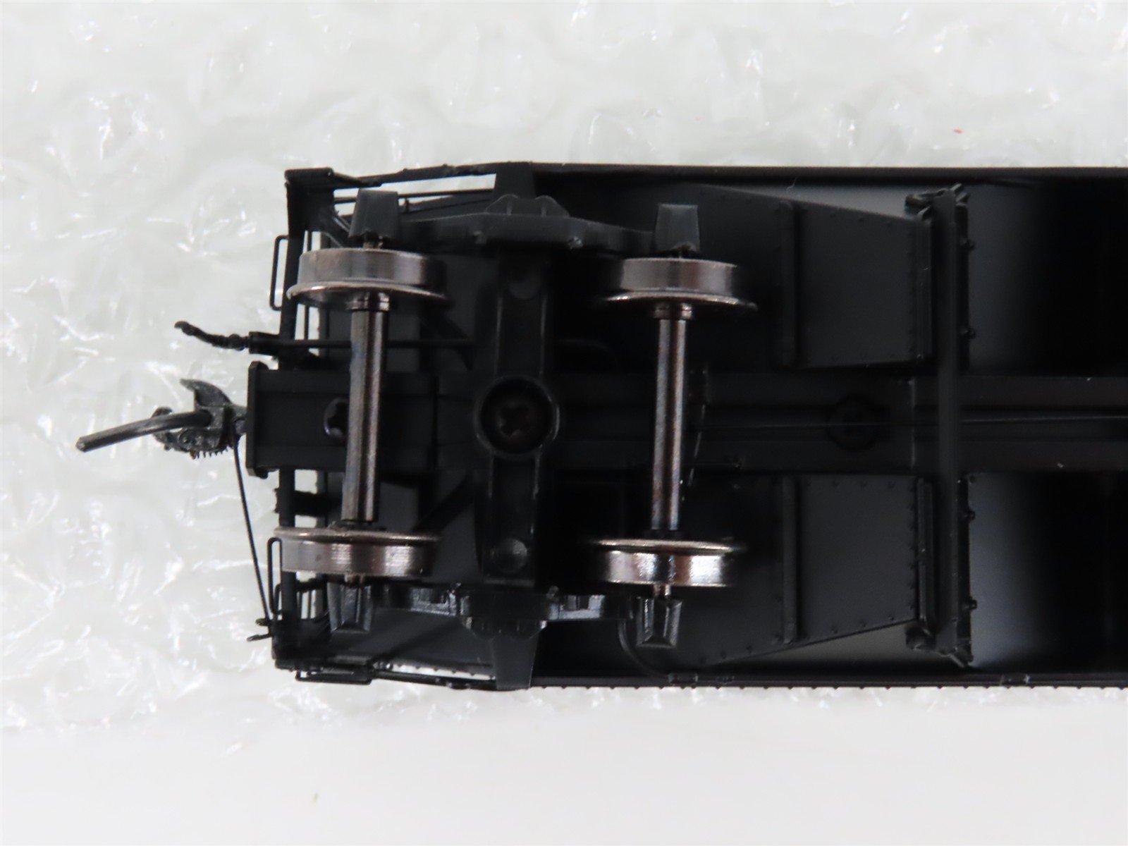 HO Scale InterMountain 47167-08* C&O Chesapeake & Ohio 2-Bay Open Hopper #121581