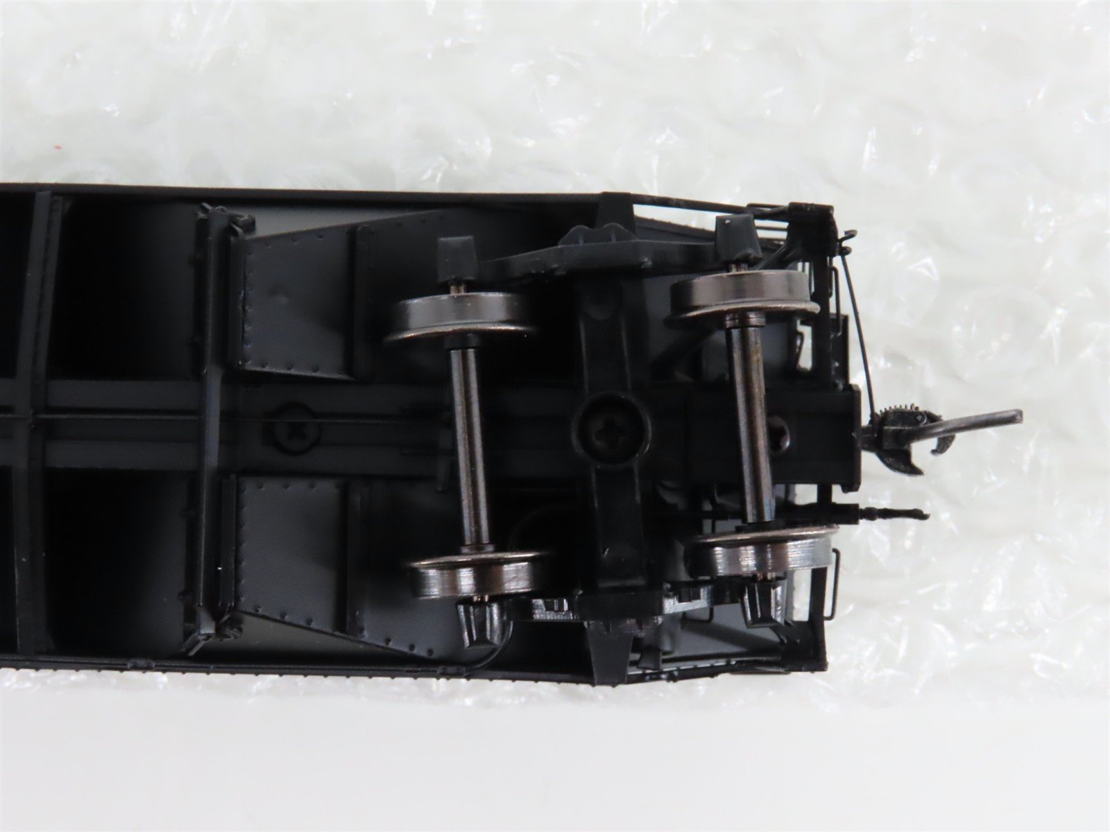 HO Scale InterMountain 47167-08* C&O Chesapeake & Ohio 2-Bay Open Hopper #121581