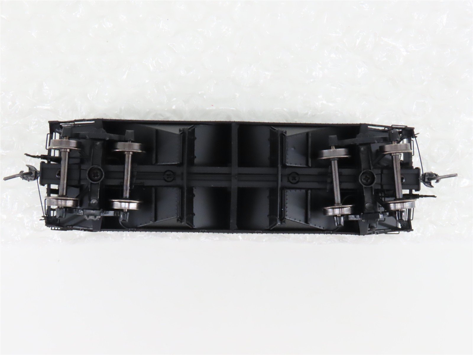 HO Scale InterMountain 47167-08* C&O Chesapeake & Ohio 2-Bay Open Hopper #121581