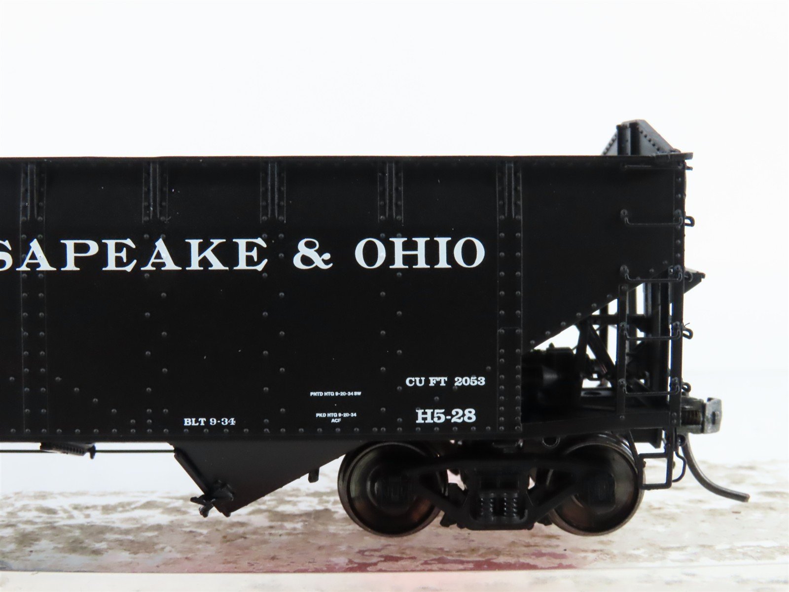 HO Scale InterMountain 47167-12* C&O Chesapeake & Ohio 2-Bay Open Hopper #121847