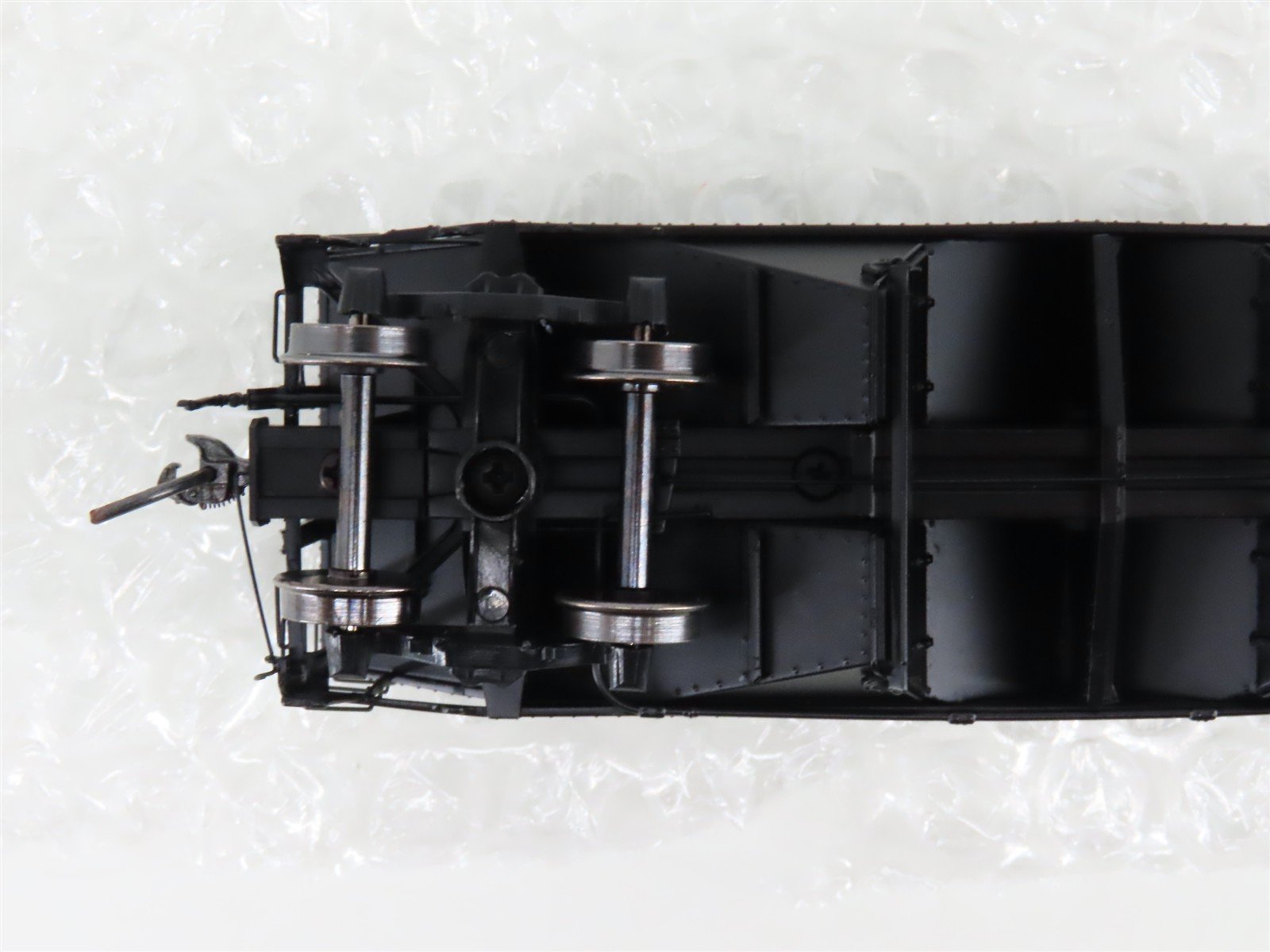 HO Scale InterMountain 47167-12* C&O Chesapeake & Ohio 2-Bay Open Hopper #121847