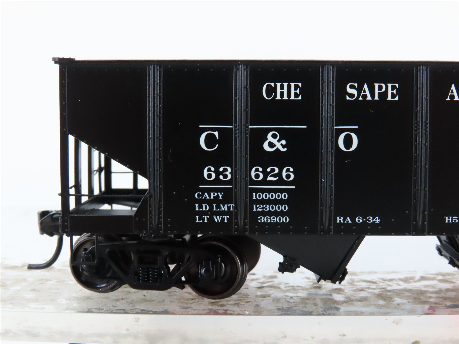 HO Scale InterMountain T452905-11 C&O Chesapeake & Ohio 2-Bay Open Hopper #63626