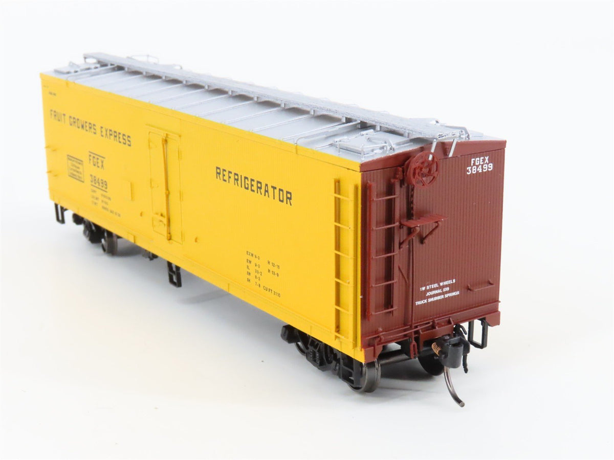 HO Scale InterMountain 47737-06* C&amp;O FGEX Fruit Growers Express Reefer #38499