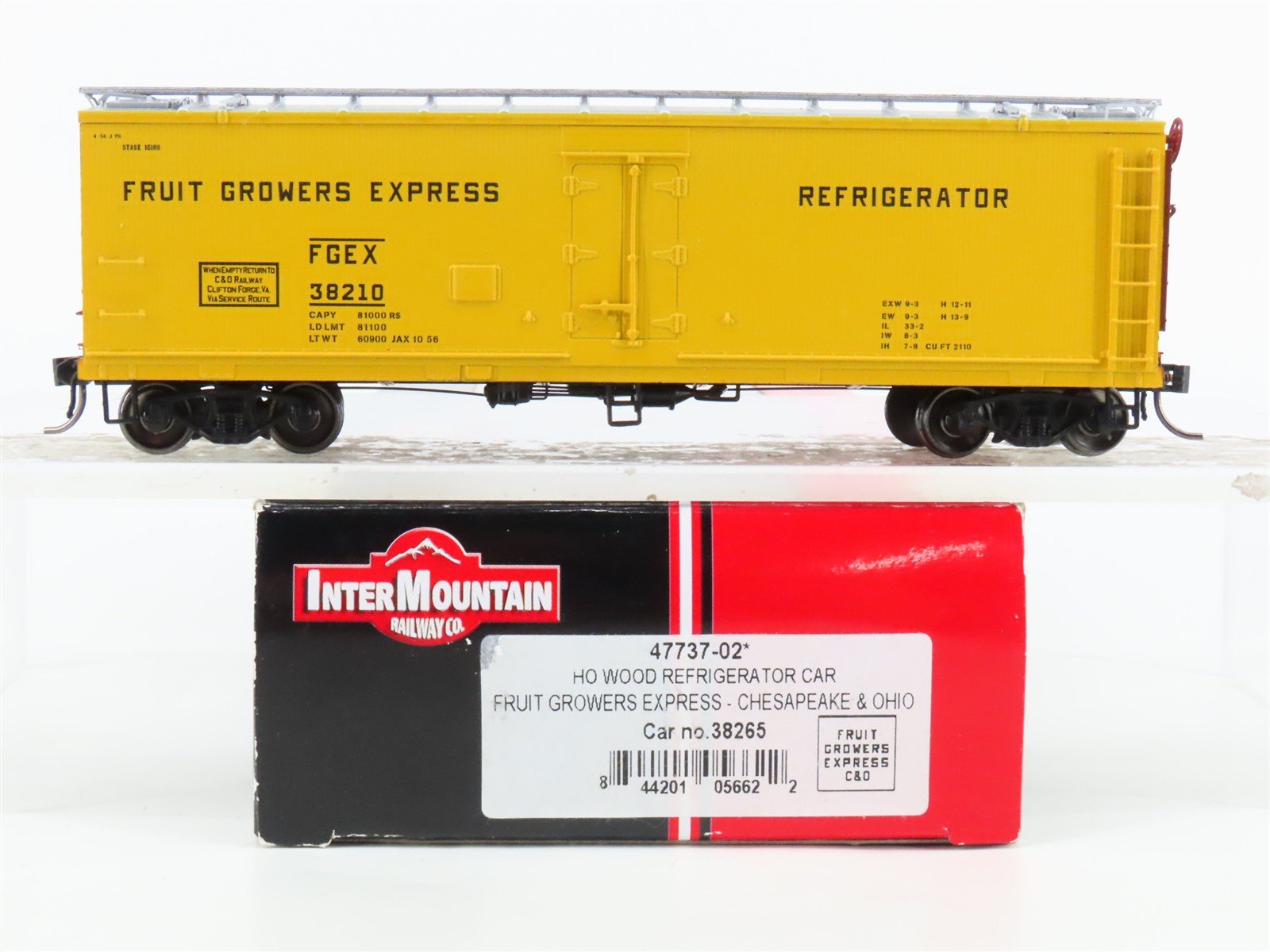 HO Scale InterMountain 47737-02* C&O FGEX Fruit Growers Express Reefer #38210