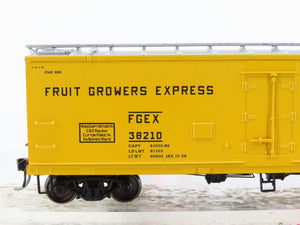 HO Scale InterMountain 47737-02* C&O FGEX Fruit Growers Express Reefer #38210
