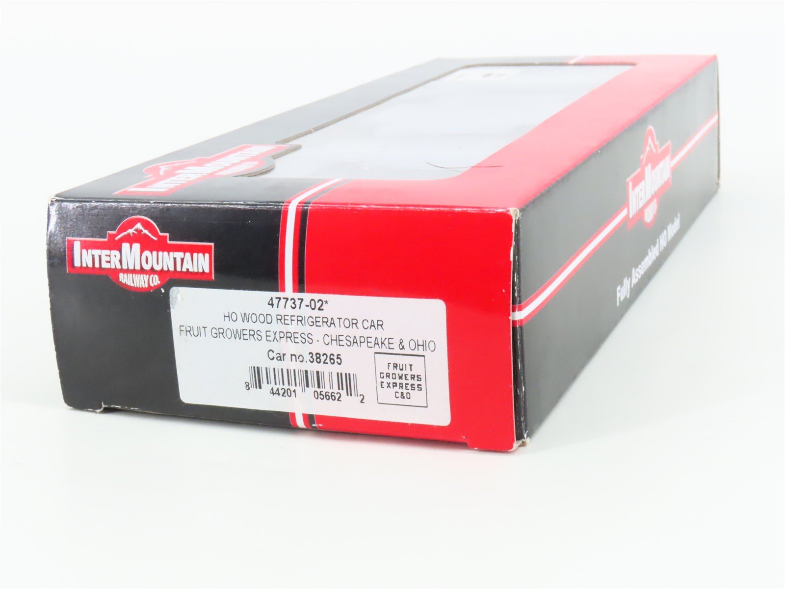 HO Scale InterMountain 47737-02* C&O FGEX Fruit Growers Express Reefer #38210