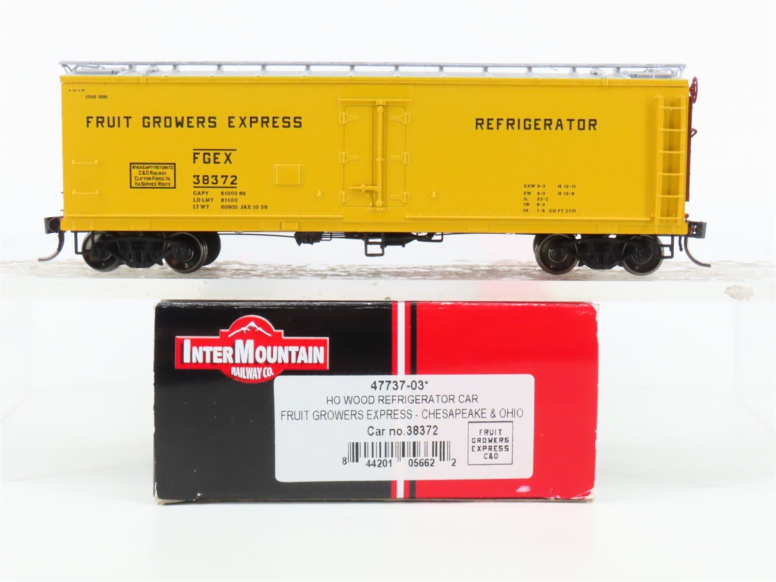 HO Scale InterMountain 47737-03* C&O FGEX Fruit Growers Express Reefer #38372