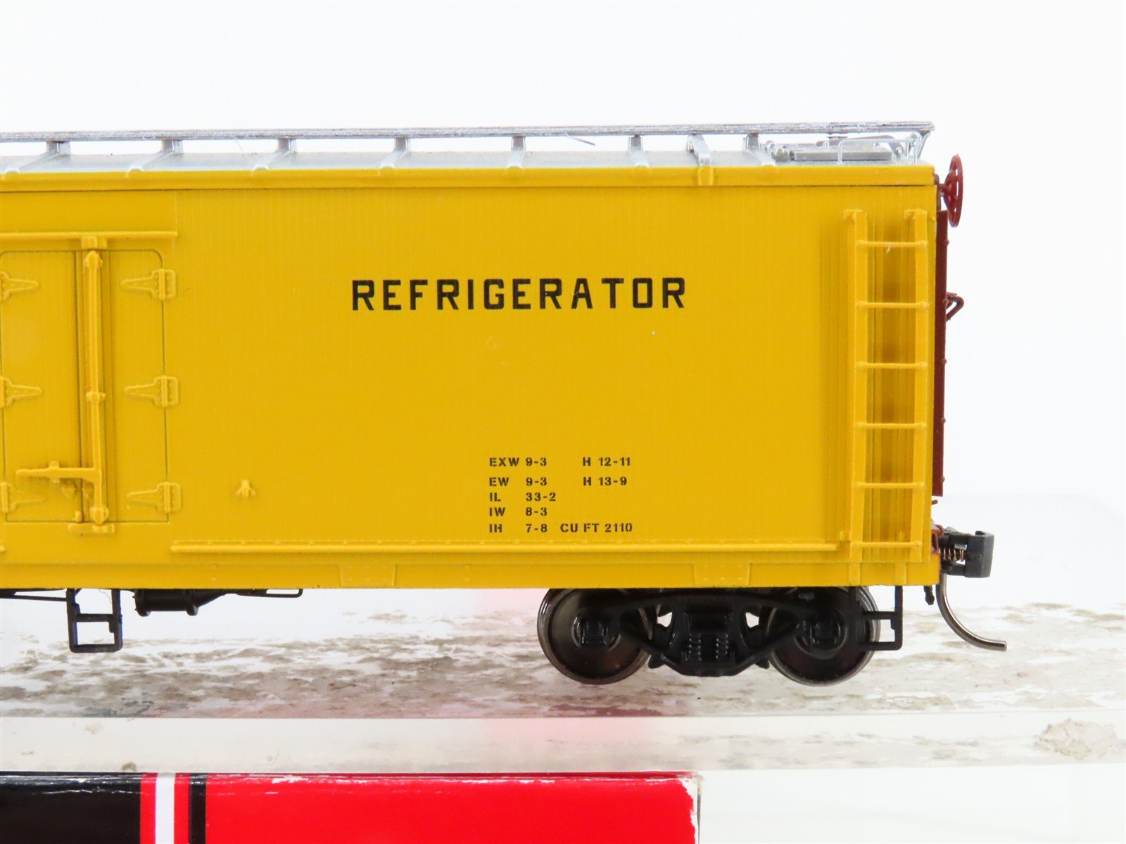 HO Scale InterMountain 47737-03* C&O FGEX Fruit Growers Express Reefer #38372