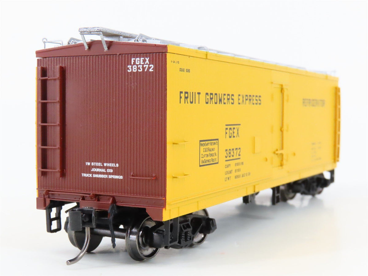 HO Scale InterMountain 47737-03* C&amp;O FGEX Fruit Growers Express Reefer #38372