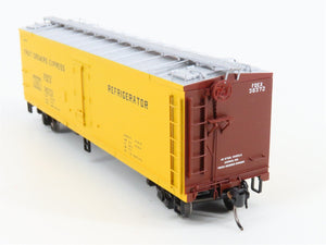 HO Scale InterMountain 47737-03* C&O FGEX Fruit Growers Express Reefer #38372