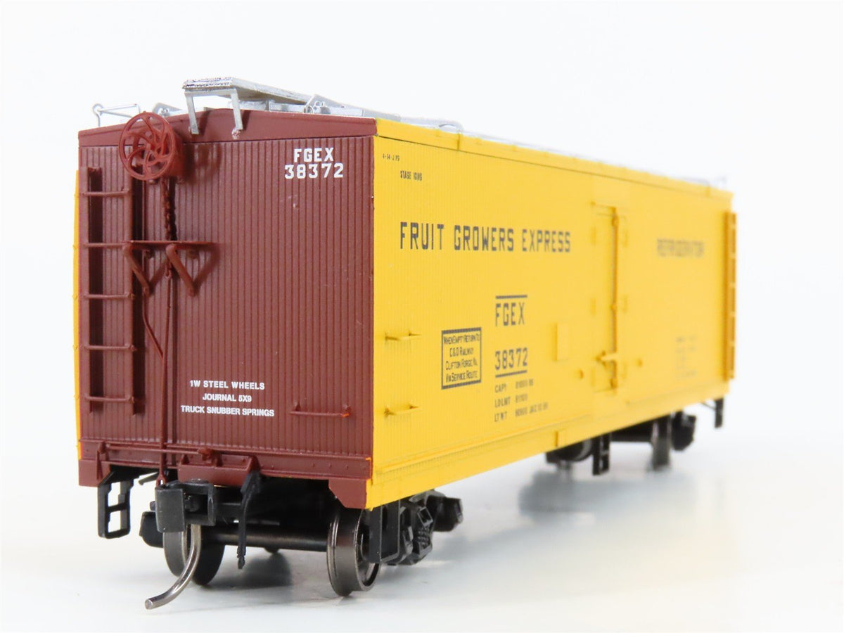 HO Scale InterMountain 47737-03* C&amp;O FGEX Fruit Growers Express Reefer #38372