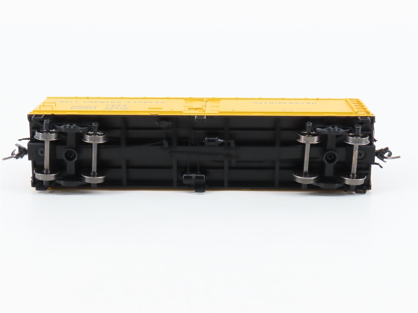 HO Scale InterMountain 47737-03* C&O FGEX Fruit Growers Express Reefer #38372