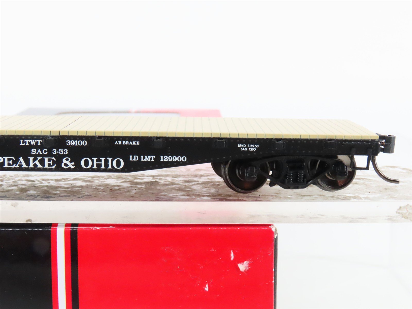 HO Scale InterMountain RR-32304-15* C&O Chesapeake & Ohio 42' Flat Car #216035