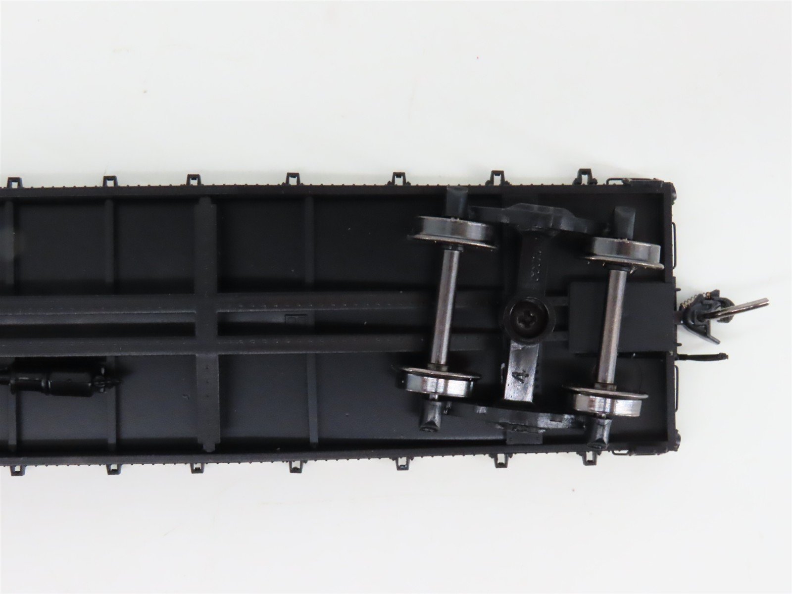 HO Scale InterMountain RR-32304-15* C&O Chesapeake & Ohio 42' Flat Car #216035