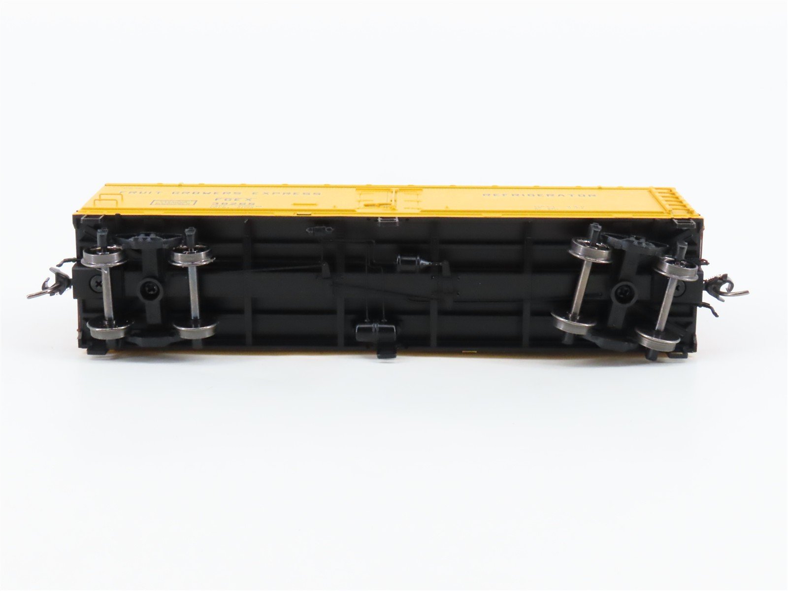 HO Scale InterMountain 47737-01* C&O FGEX Fruit Growers Express Reefer #38265