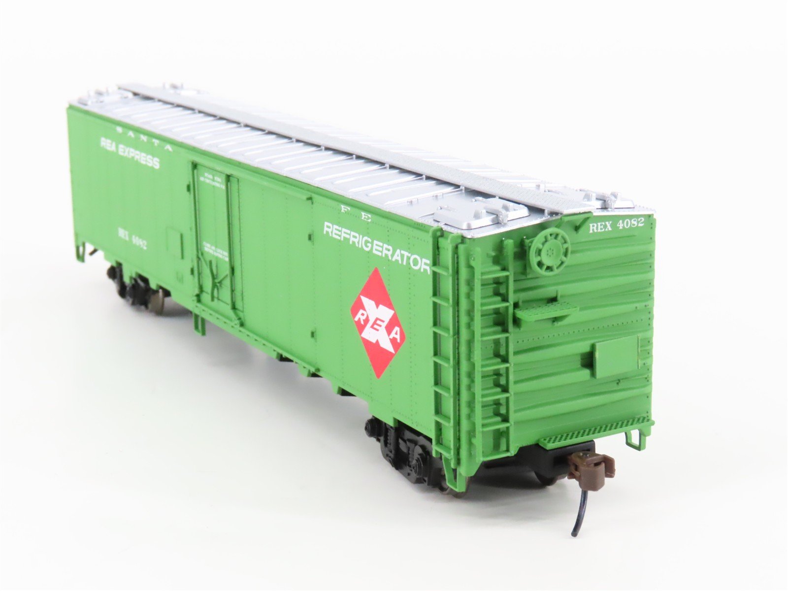 HO Scale Walthers 932-26244 REX Santa Fe REA Express Reefer 2-Pack