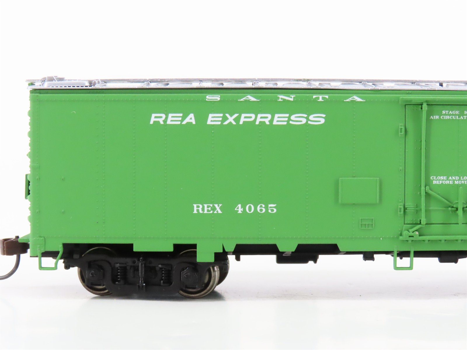 HO Scale Walthers 932-26244 REX Santa Fe REA Express Reefer 2-Pack