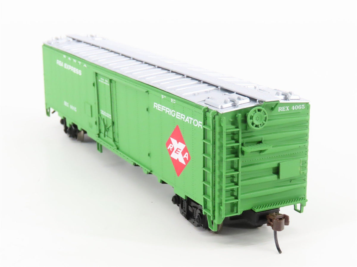 HO Scale Walthers 932-26244 REX Santa Fe REA Express Reefer 2-Pack