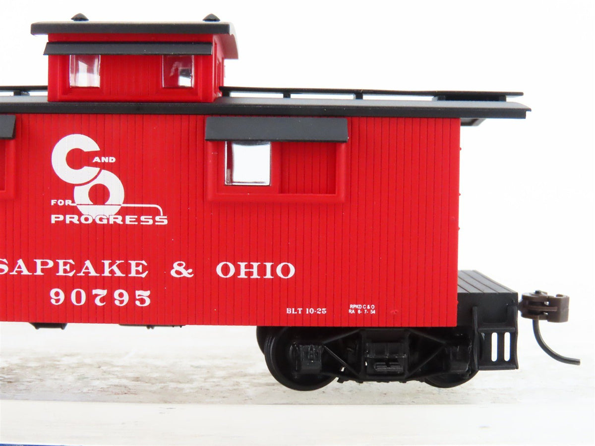 HO Scale Walthers 932-7522 C&amp;O Chesapeake &amp; Ohio 25&#39; Wood Caboose #90795