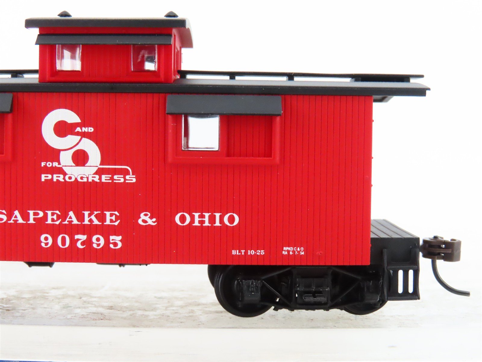 HO Scale Walthers 932-7522 C&O Chesapeake & Ohio 25' Wood Caboose #90795