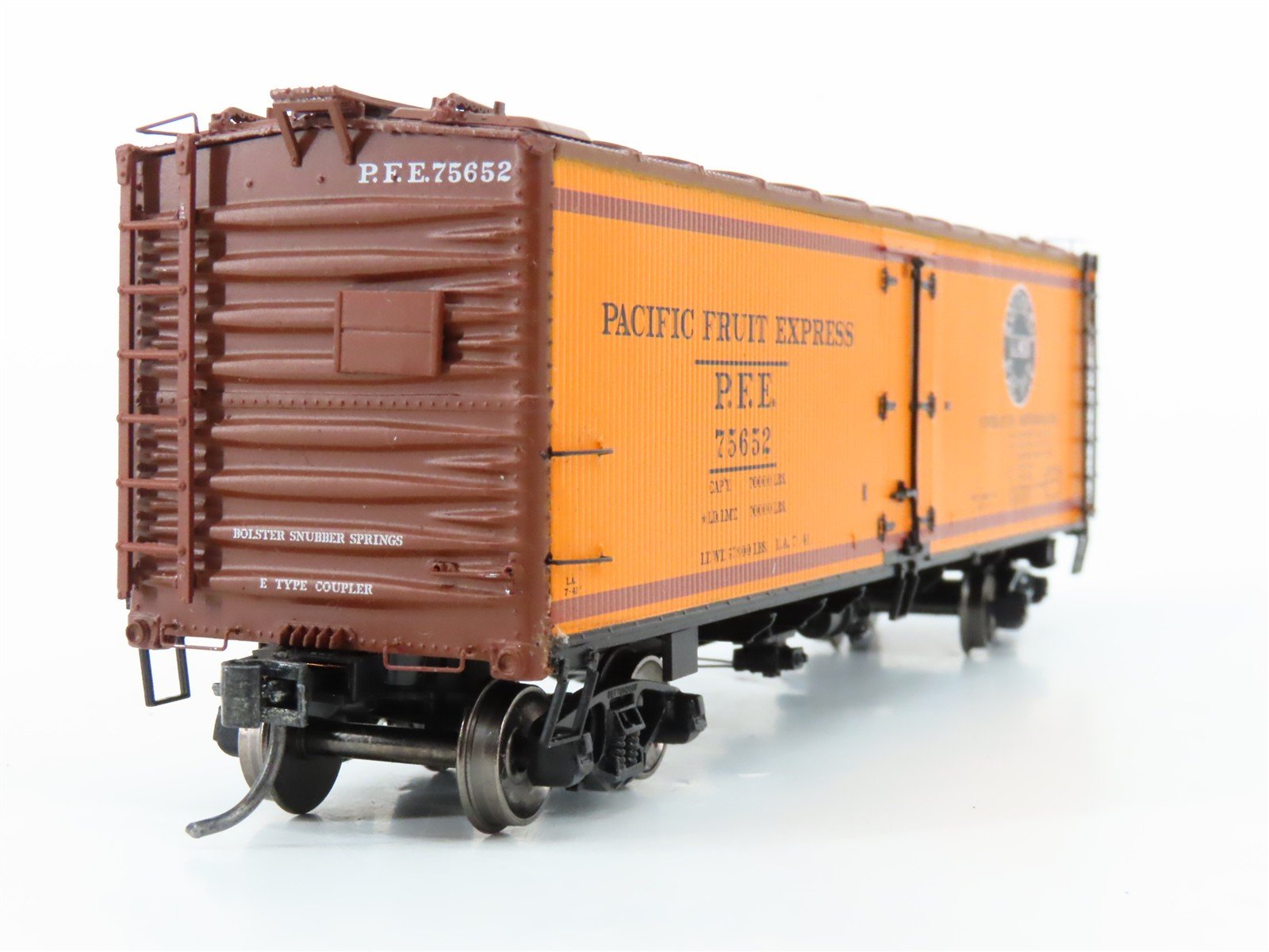 HO Scale InterMountain 47402-05 SP UP PFE Pacific Fruit Express Reefer #75652