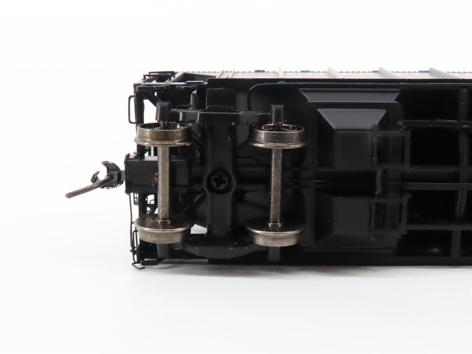 HO Scale InterMountain 48601-01* C&O Chesapeake & Ohio 2-Bay Hopper #400