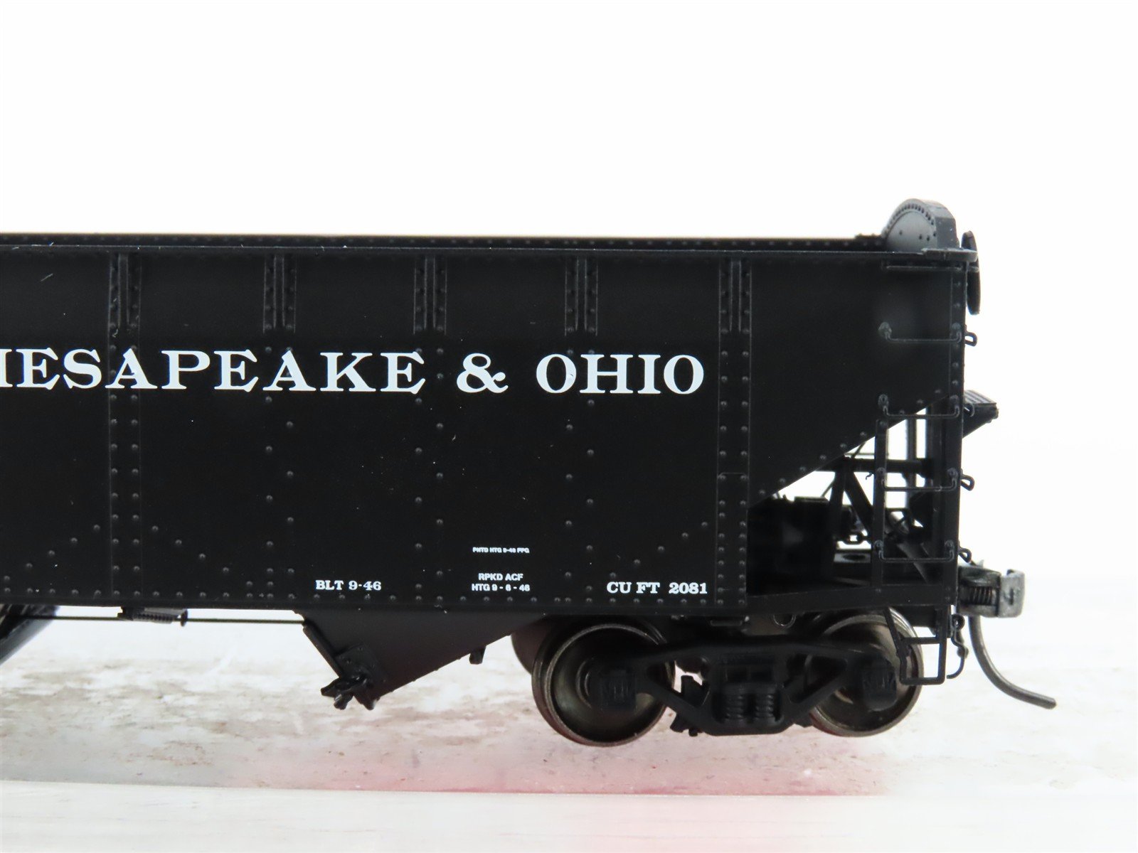 HO Scale InterMountain 47172-06* C&O Chesapeake & Ohio 2-Bay Hopper #48099