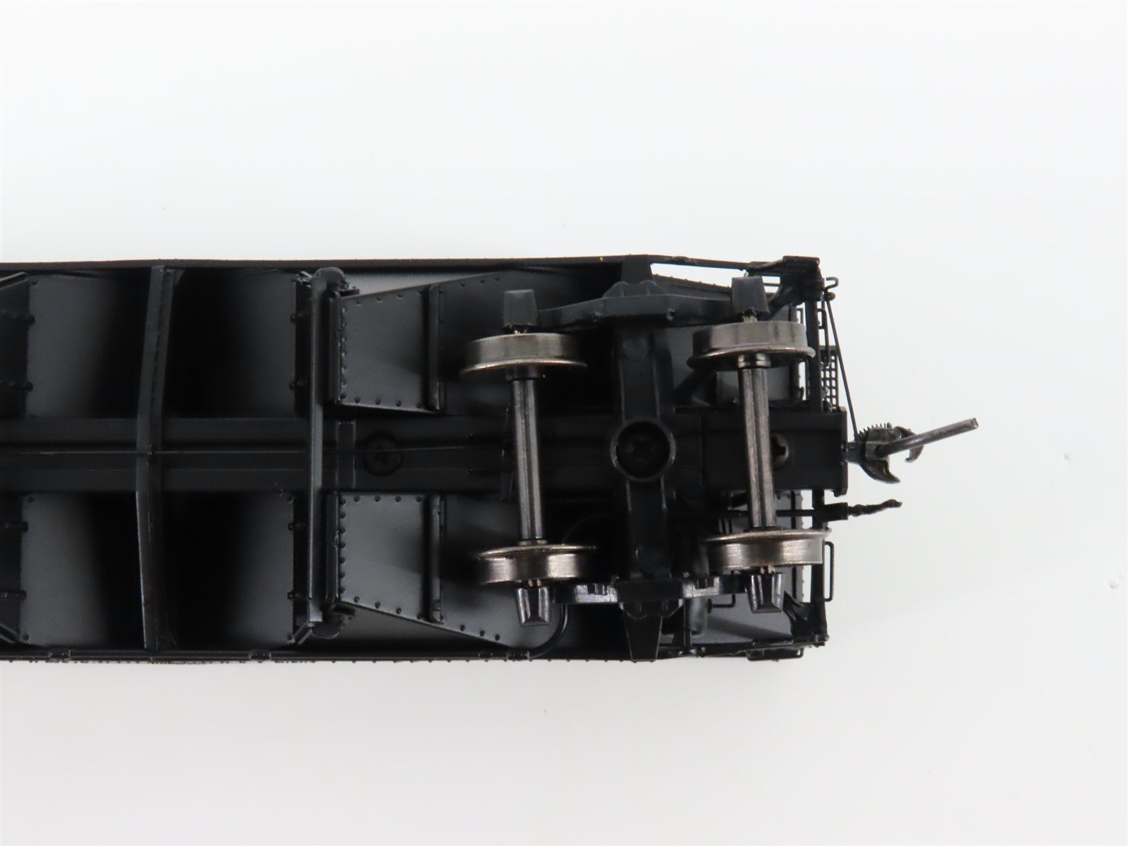 HO Scale InterMountain 47172-06* C&O Chesapeake & Ohio 2-Bay Hopper #48099