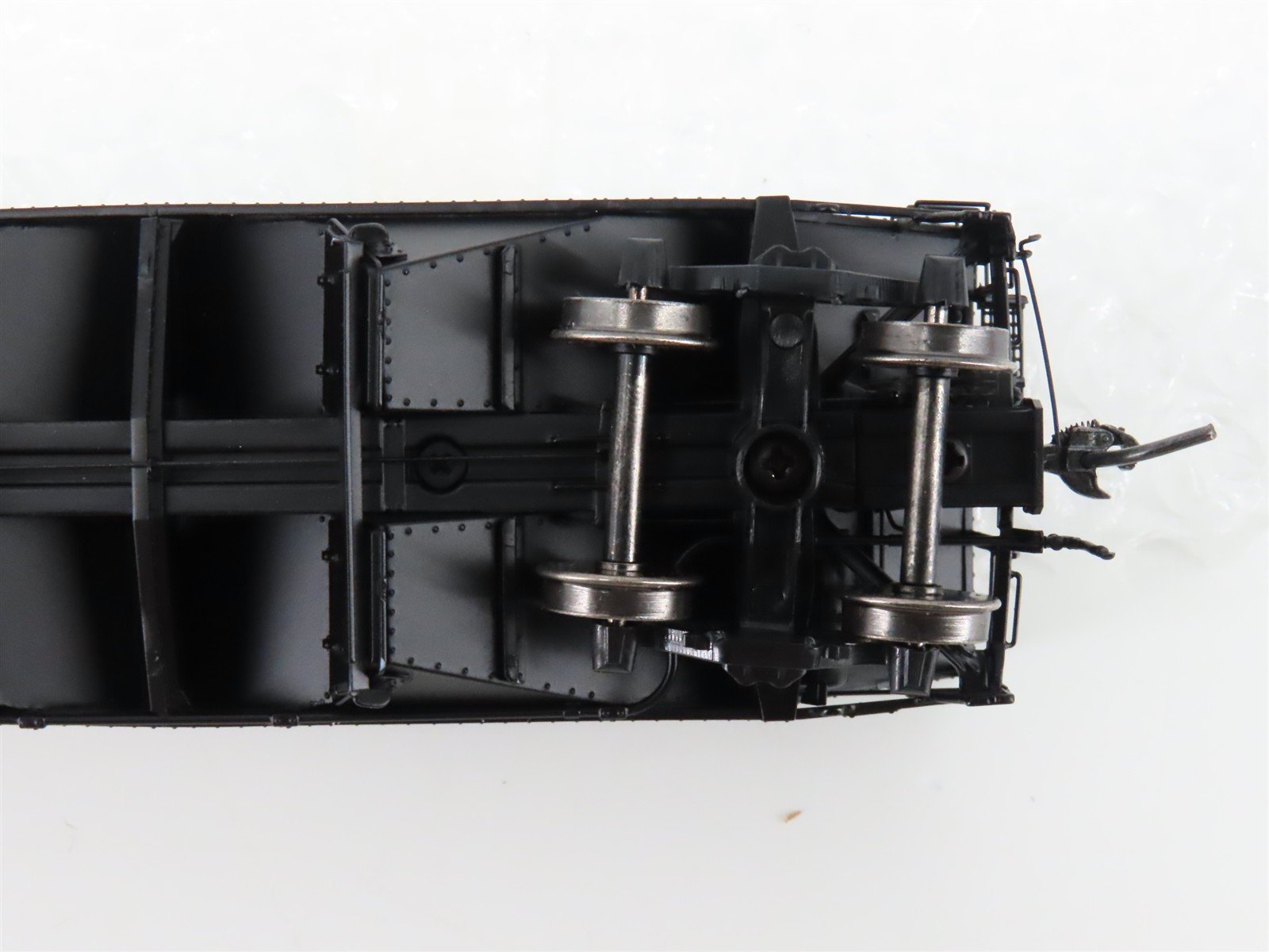 HO Scale InterMountain 47172-01* C&O Chesapeake & Ohio 2-Bay Hopper #47533