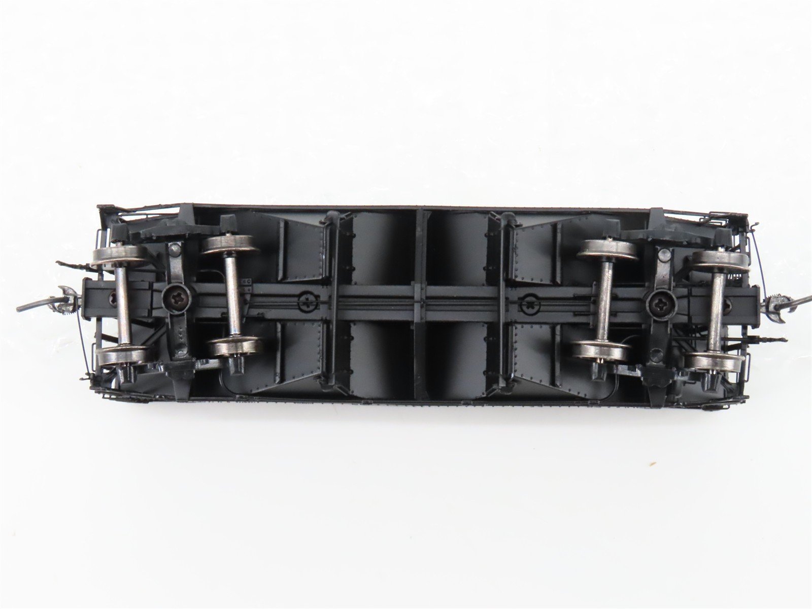 HO Scale InterMountain 47172-01* C&O Chesapeake & Ohio 2-Bay Hopper #47533