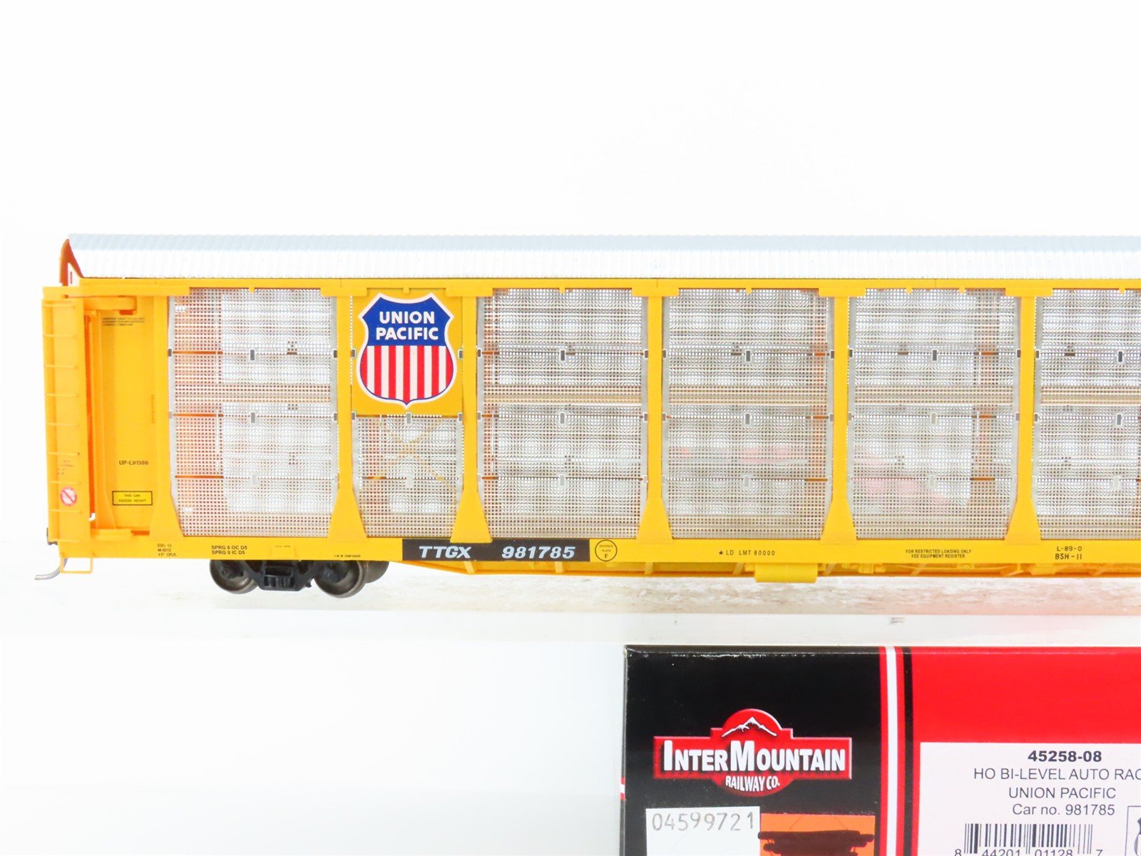 HO Scale InterMountain 45258-08 TTGX UP Union Pacific Bi-Level Auto Rack #981785