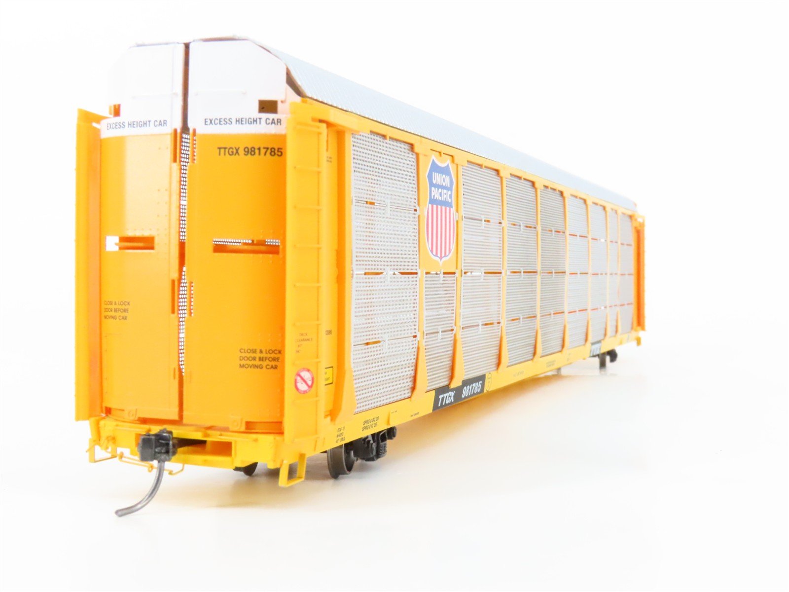 HO Scale InterMountain 45258-08 TTGX UP Union Pacific Bi-Level Auto Rack #981785