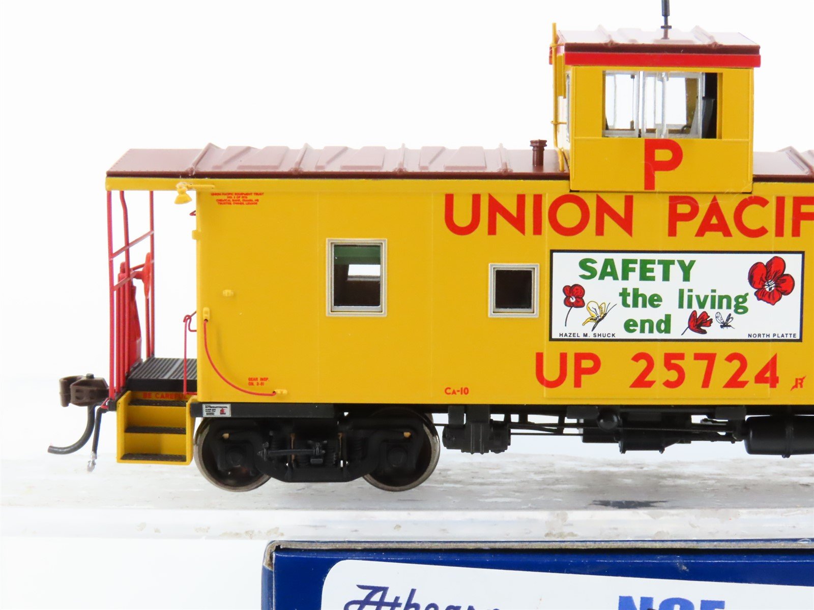 HO Athearn Genesis ATHG79137 UP Union Pacific CA-10 Caboose #25724 w/ Lights