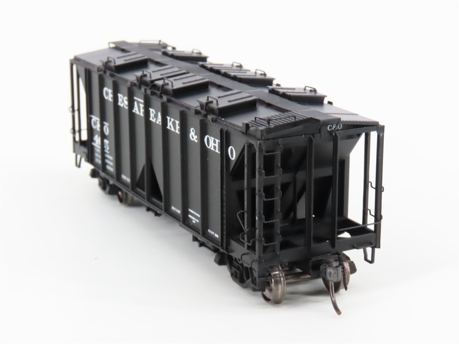 HO Scale Intermountain 48601-02 C&O Chesapeake & Ohio 2-Bay Covered Hopper #405