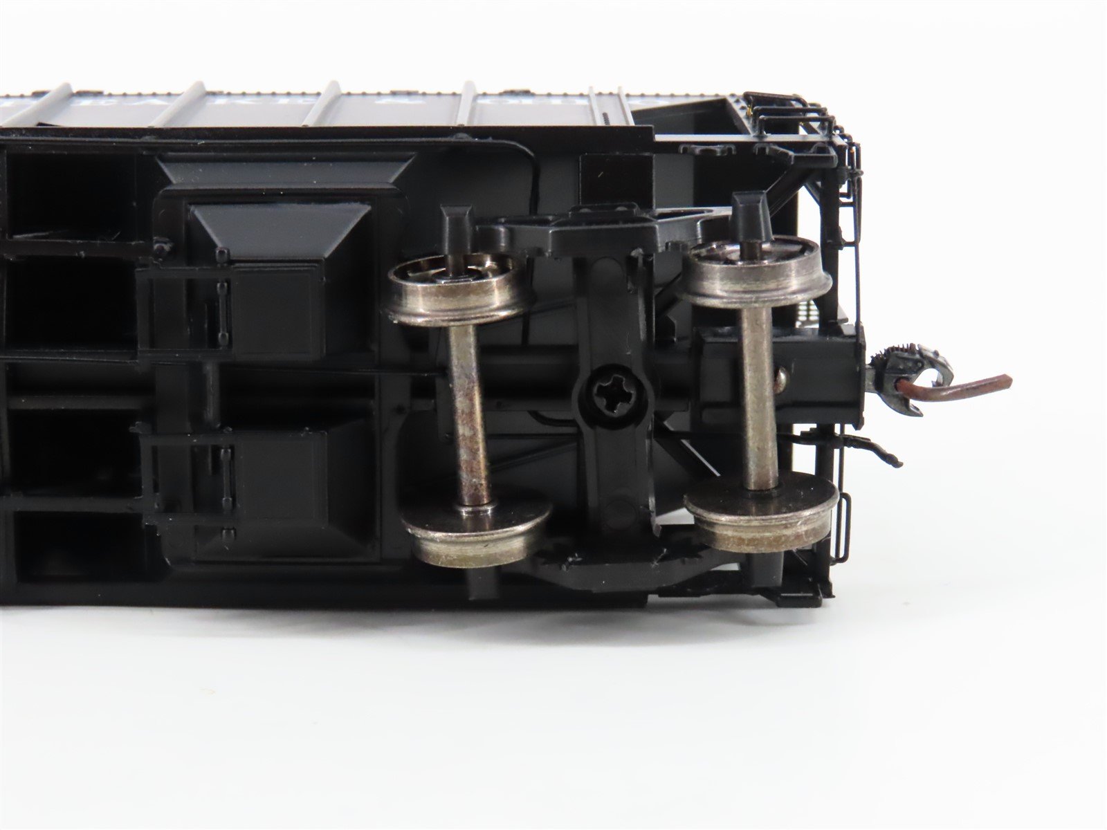 HO Scale Intermountain 48601-02 C&O Chesapeake & Ohio 2-Bay Covered Hopper #405