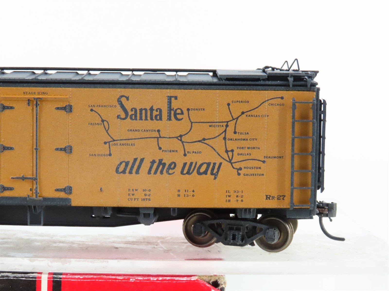 HO Intermountain 46401-41 SFRD Santa Fe 40' Reefer Car #34669 Weathered