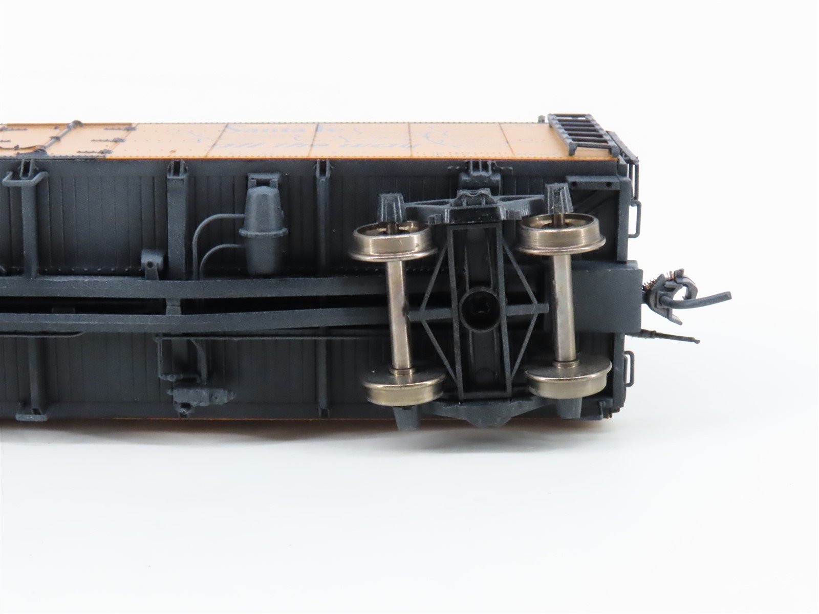 HO Intermountain 46401-41 SFRD Santa Fe 40' Reefer Car #34669 Weathered