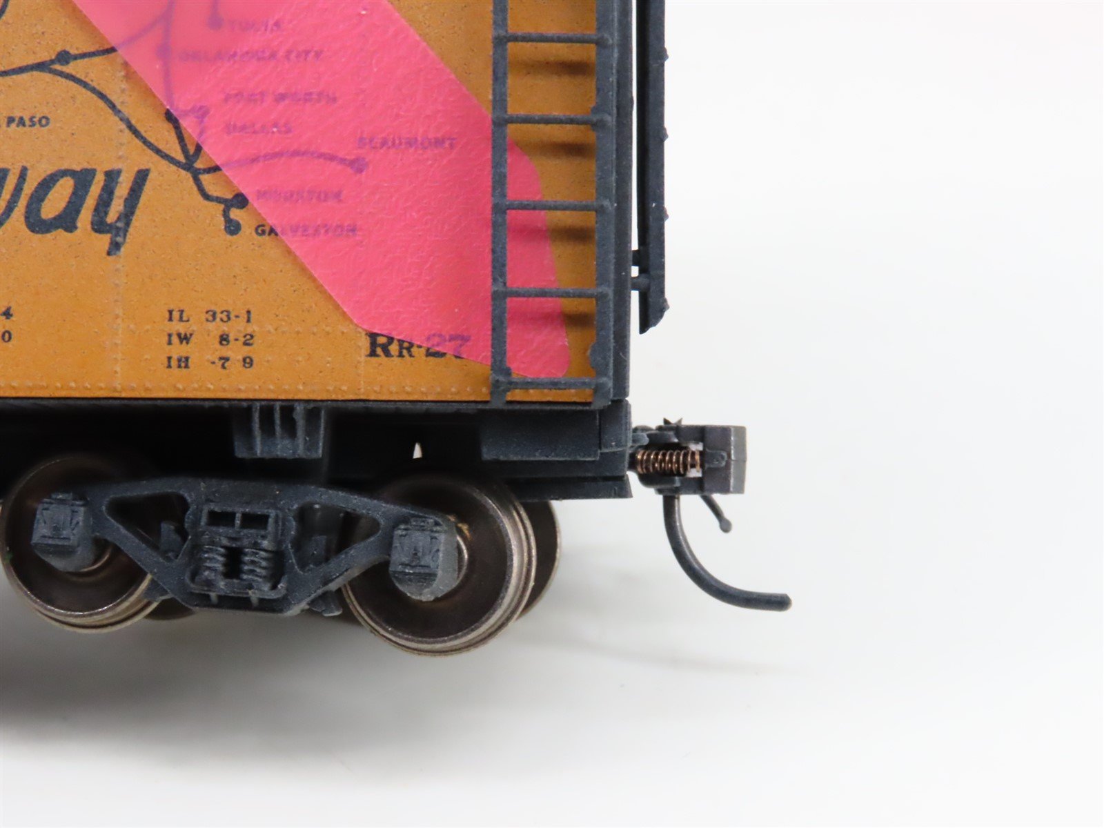 HO Intermountain 46401-41 SFRD Santa Fe 40' Reefer Car #34669 Weathered