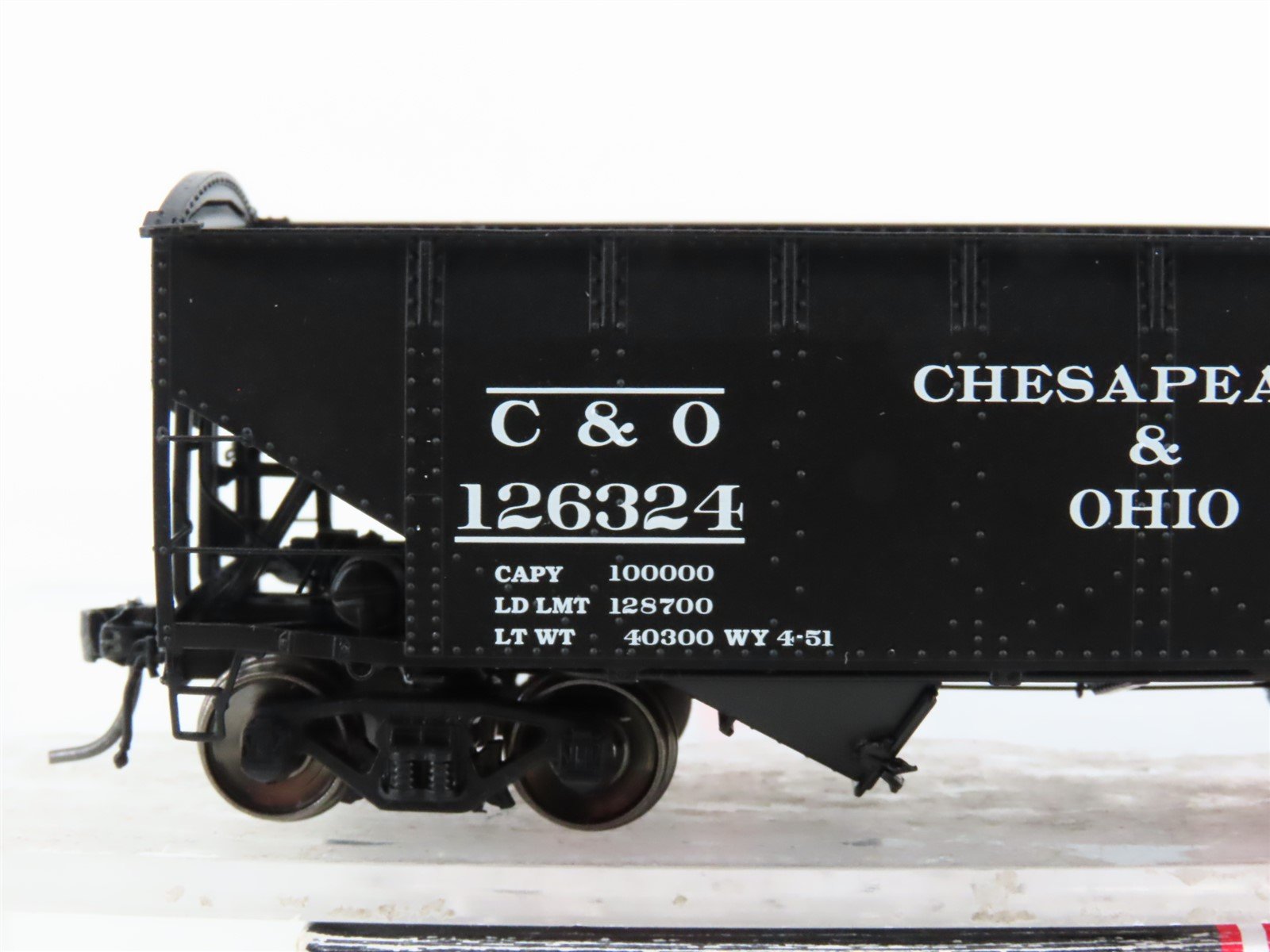 HO Scale Intermountain 47170-04 C&O Chesapeake & Ohio 2-Bay Open Hopper #126234