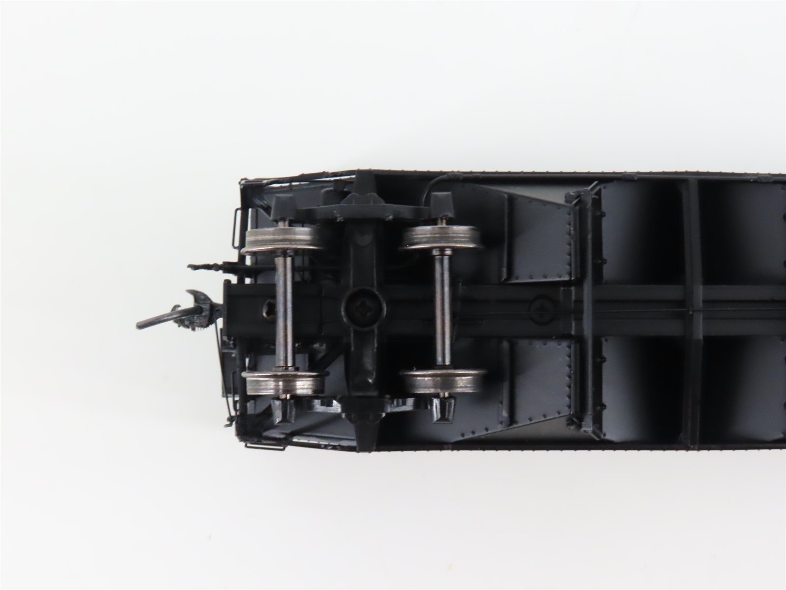 HO Scale Intermountain 47170-04 C&O Chesapeake & Ohio 2-Bay Open Hopper #126234