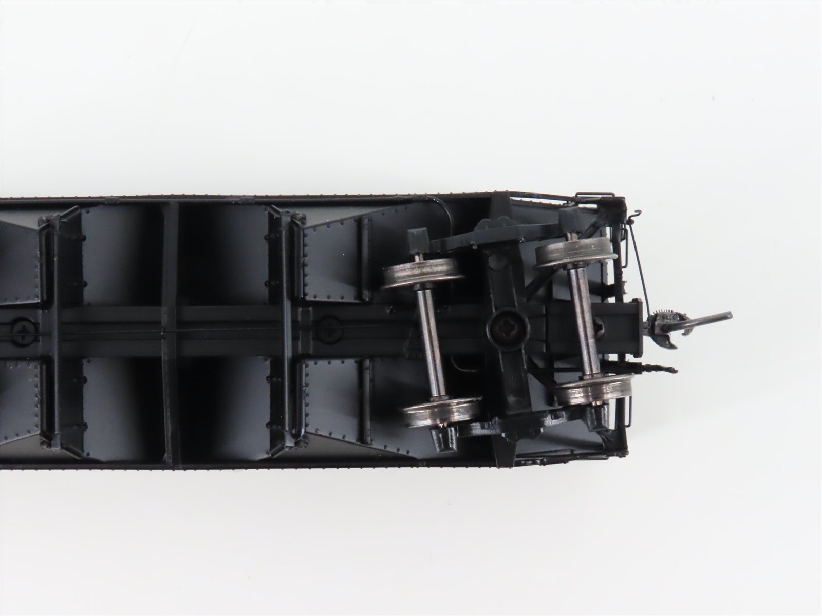 HO Scale Intermountain 47170-04 C&O Chesapeake & Ohio 2-Bay Open Hopper #126234