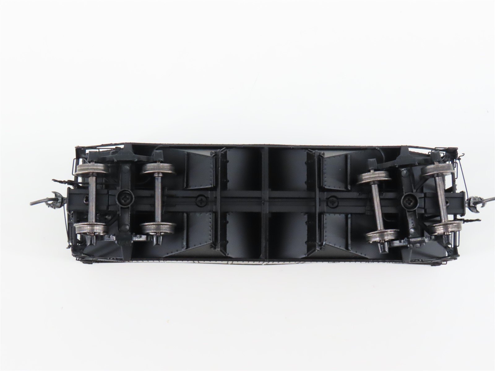 HO Scale Intermountain 47170-04 C&O Chesapeake & Ohio 2-Bay Open Hopper #126234