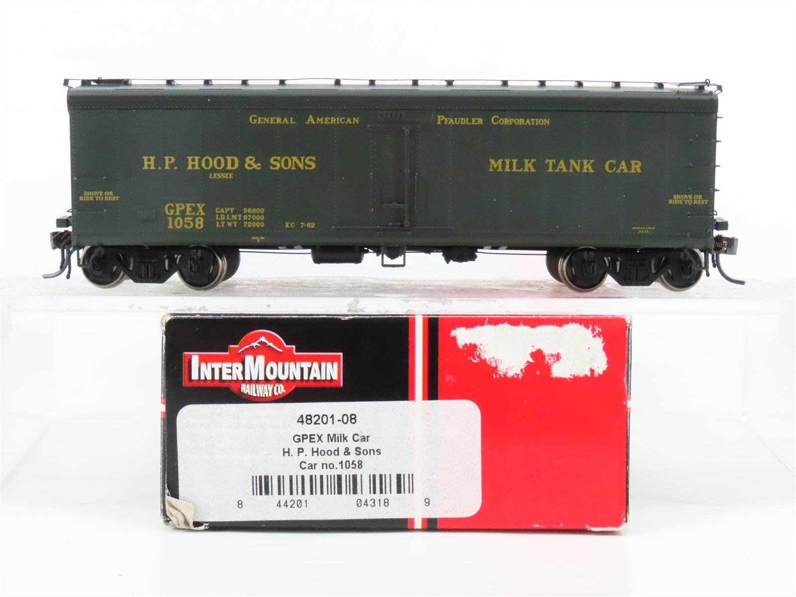 HO Scale Intermountain 48201-08 GPEX H.P.Hood & Sons 40' Reefer Car #1058