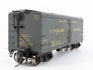 HO Scale Intermountain 48201-08 GPEX H.P.Hood & Sons 40' Reefer Car #1058