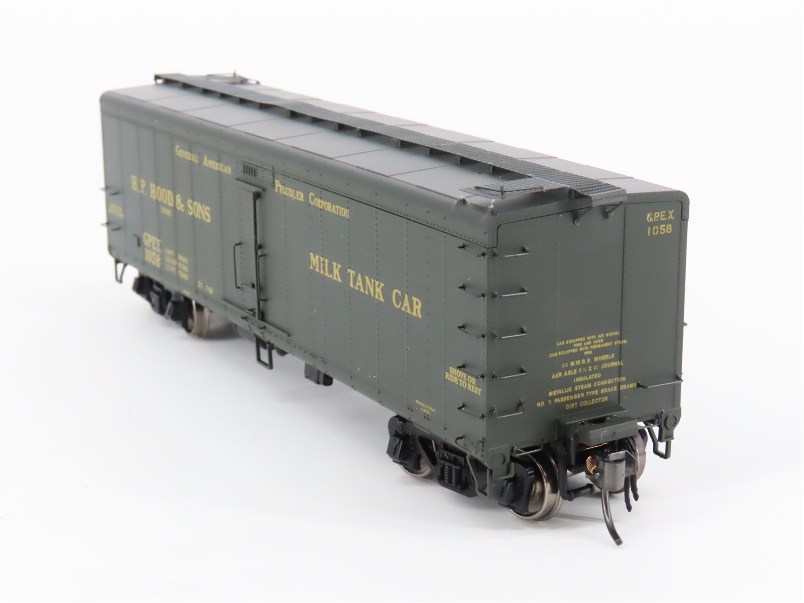 HO Scale Intermountain 48201-08 GPEX H.P.Hood & Sons 40' Reefer Car #1058