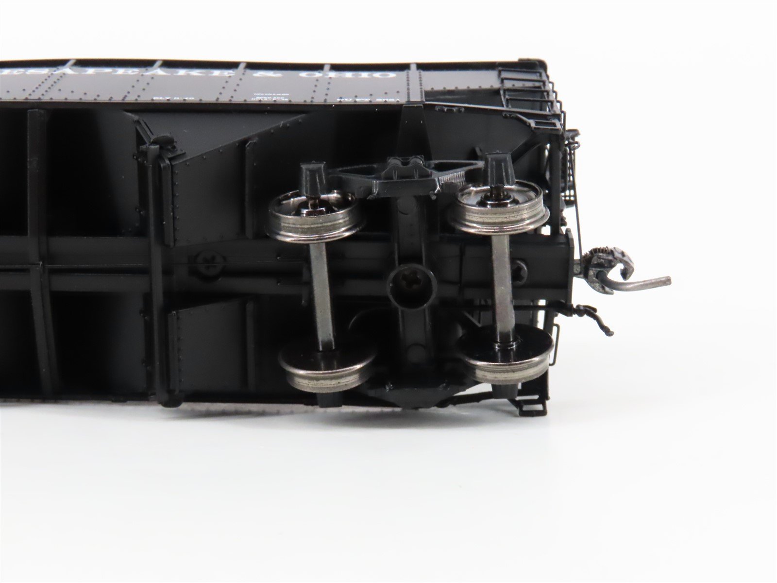 HO Scale Intermountain 47172-01 C&O Chesapeake & Ohio 2-Bay Open Hopper #47533