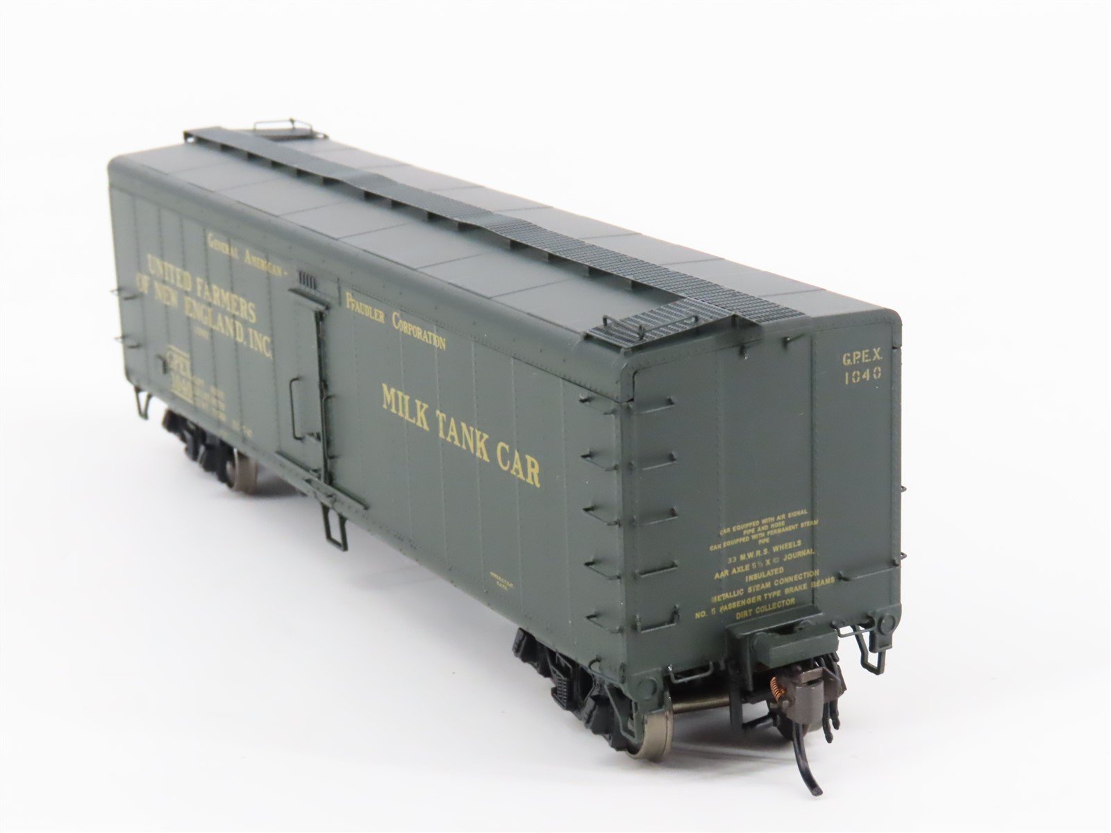 HO Scale Intermountain 48210-01 GPEX Farmers of New England 40' Reefer Car #1040