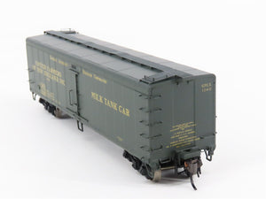 HO Scale Intermountain 48210-01 GPEX Farmers of New England 40' Reefer Car #1040