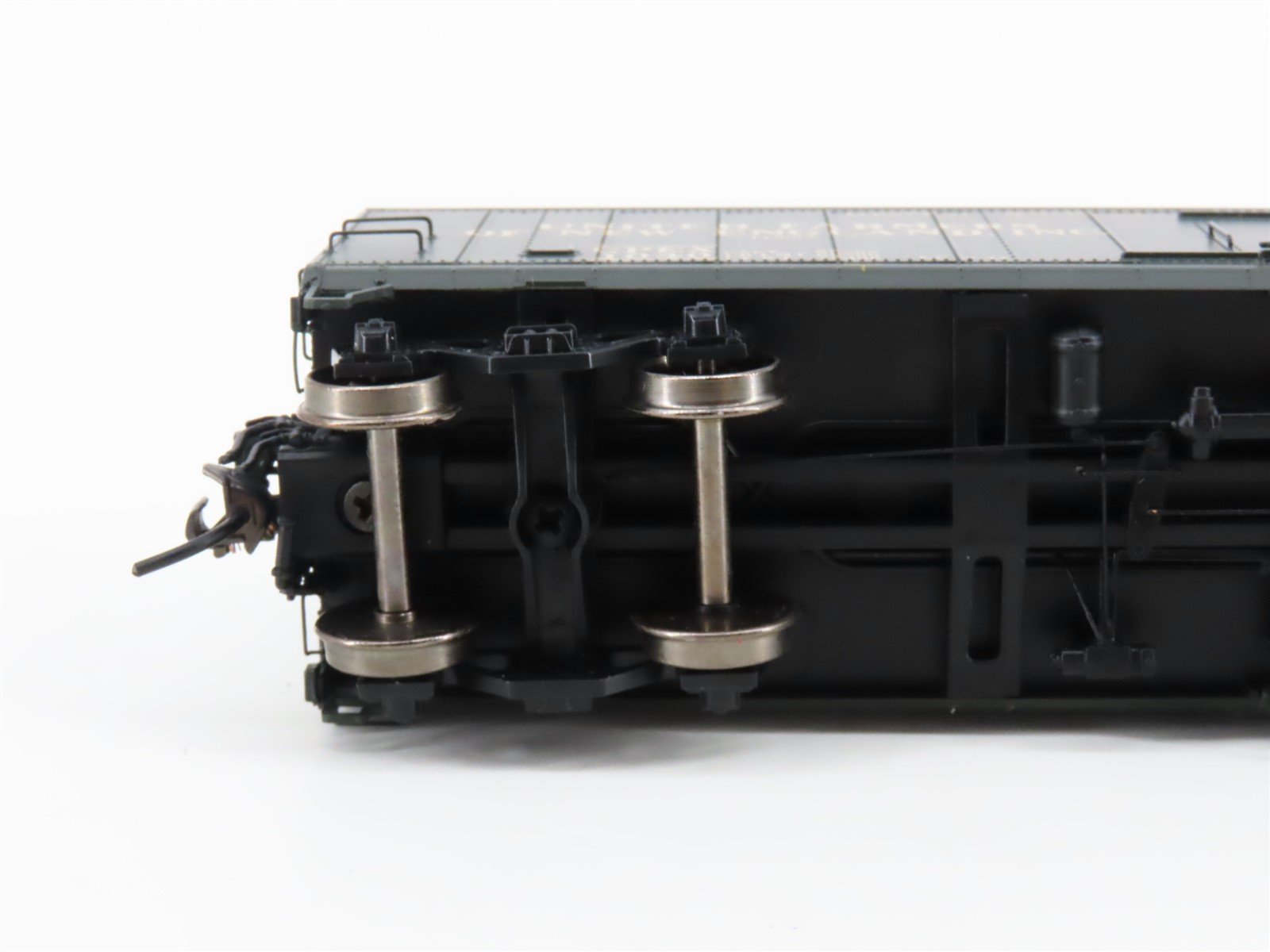 HO Scale Intermountain 48210-01 GPEX Farmers of New England 40' Reefer Car #1040